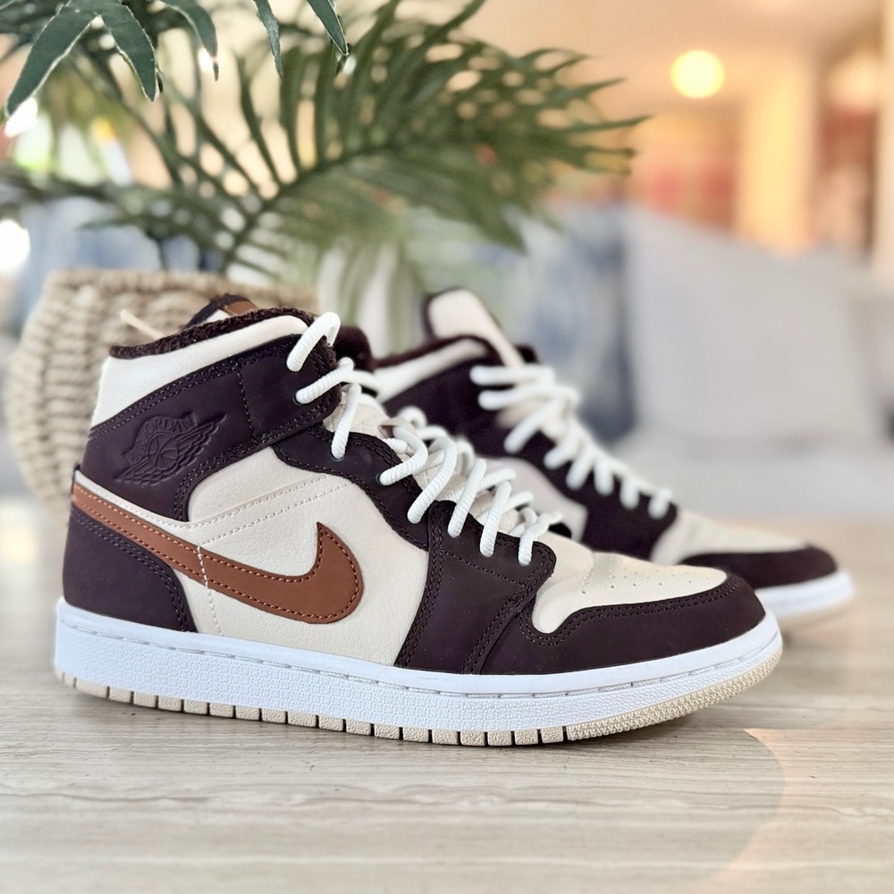 Jordan 1 Mid SE Brown